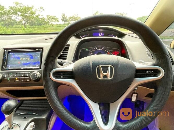 HONDA CIVIC 1.8 FD AT 2010 HITAM Kondisi mobil istimewa bergaransi dan dijamin siap pakai