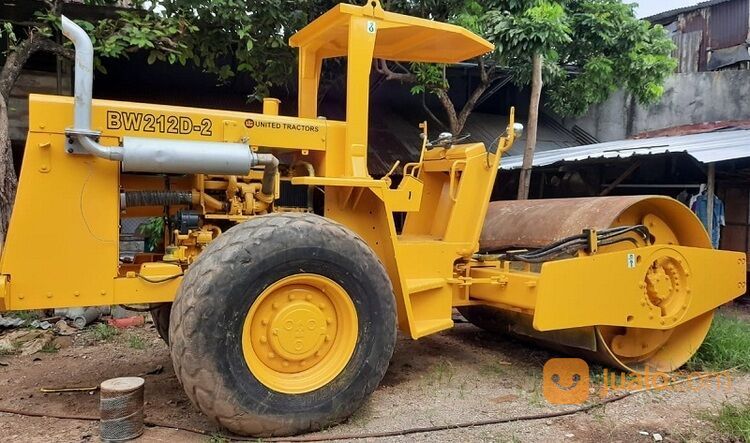 Alat berat Vibro / Compactor Bomag model BW212D-2