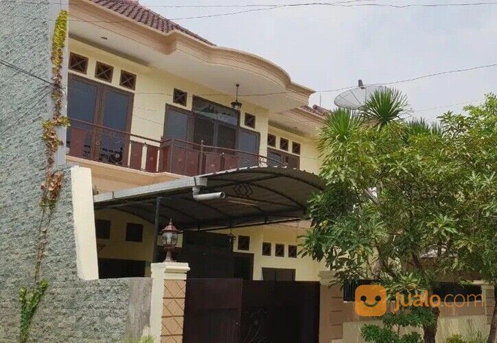Rumah 2 Lantai di Perumahan Sakura Regency Ketintang