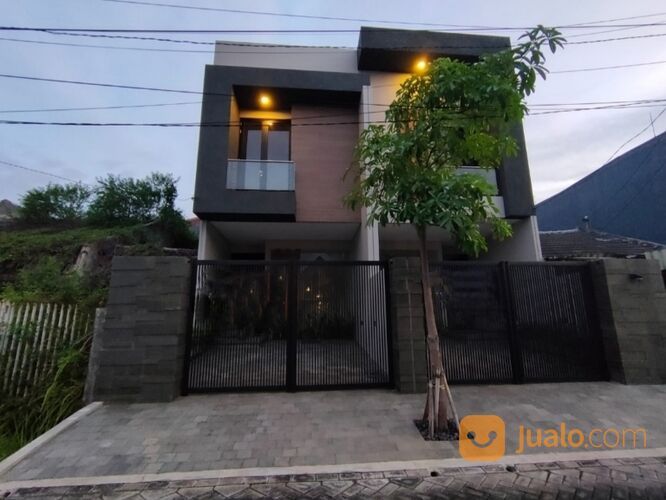 Rumah Manyar Jaya Split Level