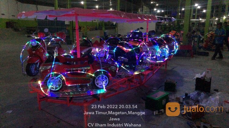 trampolin odong odong - komedi putar cangkir kereta panggung model banyak