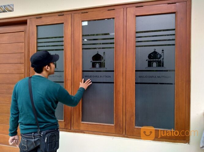 Toko Stiker Kaca di Surabaya, Sticker Sandblast, stiker Es buram, Kaca Film One Way Vision, Skotlet