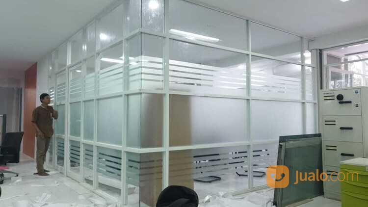 Toko Stiker Kaca di Surabaya, Sticker Sandblast, stiker Es buram, Kaca Film One Way Vision, Skotlet