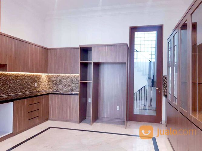 RUMAH BARU DI PONDOK INDAH Hadap Timur, Jakarta Selatan