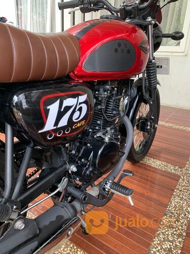 Kawasaki W175 2019 Red glossy special