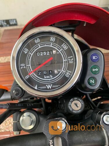 Kawasaki W175 2019 Red glossy special