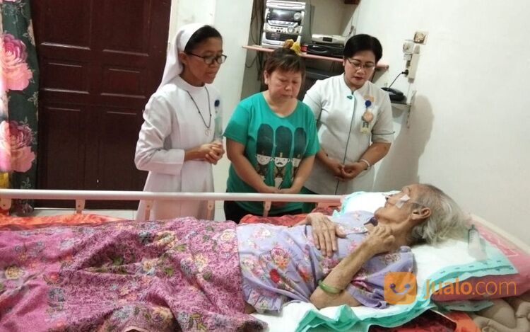 JASA CAREGIVER DAN PERAWAT MEDIS 24 JAM