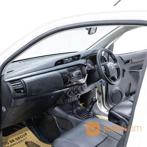 TOYOTA HILUX (SOLID WHITE) TYPE SUPER CAB REVO 2.0CC M/T (2015)