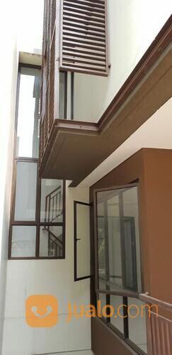 Rumah Lokasi Strategis di Cluster Whelford Greenwich Park