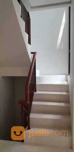 Rumah Lokasi Strategis di Cluster Whelford Greenwich Park