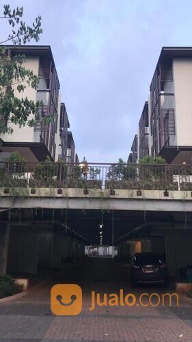 Rumah Lokasi Strategis di Cluster Whelford Greenwich Park