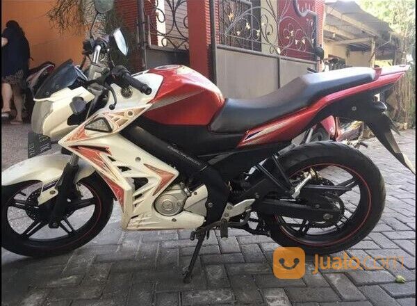 yamaha vixion warna merah putih