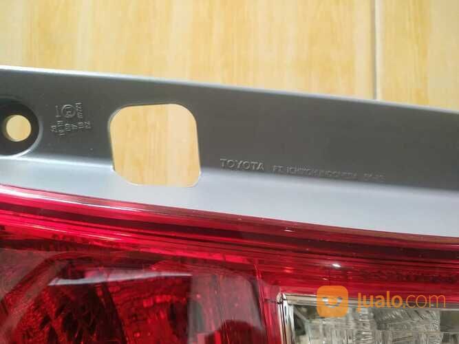 Lampu Stop belakang Toyota Inova barong tahun 2014 sebelah kanan