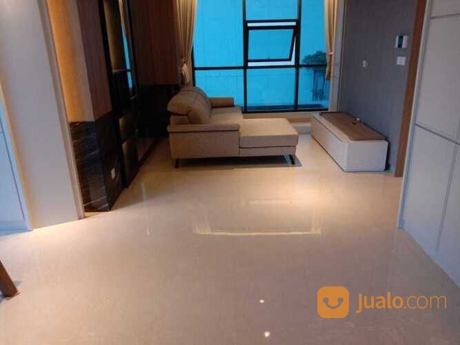 poles lantai marmer kantor