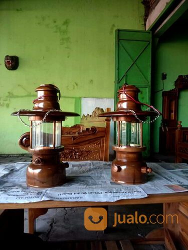 Lampu Petromak Kerajinan Kayu Jati Asli
