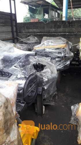 Mesin excavator PC 200