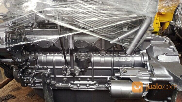 Mesin excavator PC 200