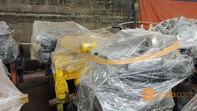 Mesin excavator PC 200