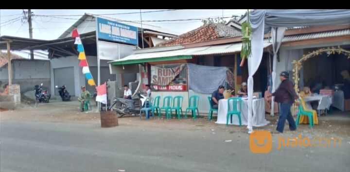 Rumah Murah Karawang Barat Lok jl Raya Cilamaya wetan Tanah Luas bisa tuk Usaha Ramai