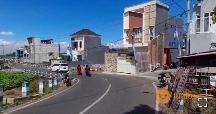 MODERN BATOS BATU TEPI JALAN RAYA TEMAS