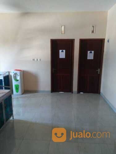 Rumah 3 lantai jl. Poros Dg. Tata lama.