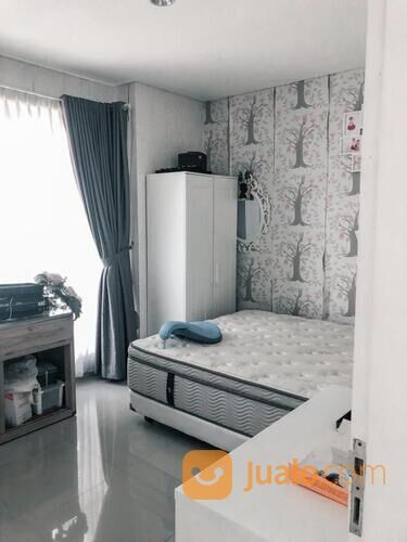 rumah full furniture ada kolam renang. Di Jagakarsa, Jakarta Selatan.