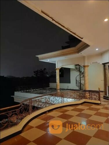 Rumah Bukit Darmo Golf Surabaya plus Kolam Renang + GOLF view Dekat Graha Famili , Pakuwon Mall