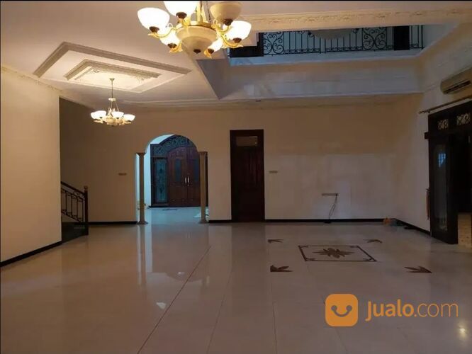 Rumah Bukit Darmo Golf Surabaya plus Kolam Renang + GOLF view Dekat Graha Famili , Pakuwon Mall