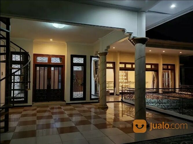 Rumah Bukit Darmo Golf Surabaya plus Kolam Renang + GOLF view Dekat Graha Famili , Pakuwon Mall