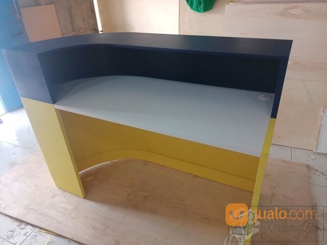 Meja Ruang Lobby Kantor Sekolah