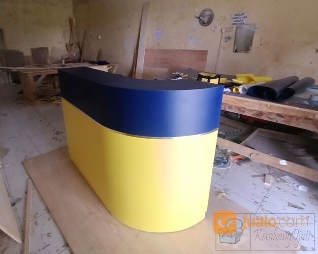 Meja Ruang Lobby Kantor Sekolah