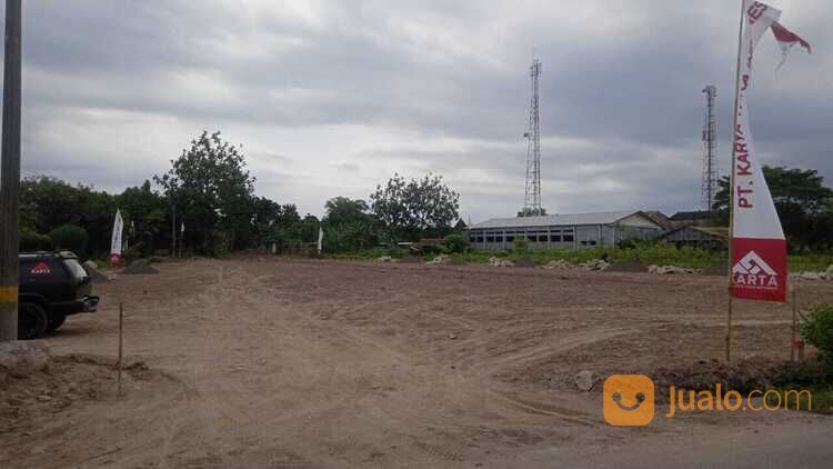 Rumah Modern Konsep Mezzanine Gaya Skandinavia di Prambanan