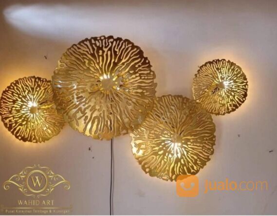 Hiasan Dinding Kuningan
