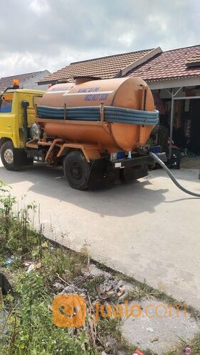 Mobil tinja sedot WC