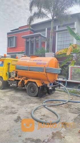 Mobil tinja sedot WC