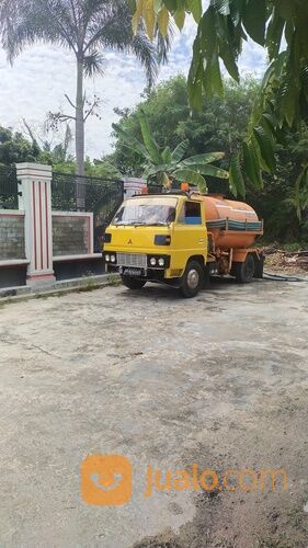 Mobil tinja sedot WC