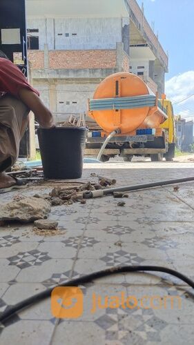 Mobil tinja sedot WC