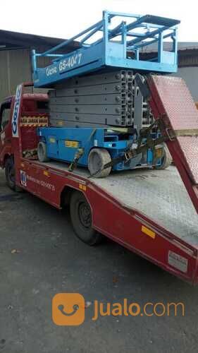 Sewa genie lift tangga elektrik surabaya | rental scissor lift boom lift surabaya