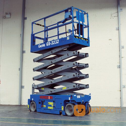 Sewa genie lift tangga elektrik surabaya | rental scissor lift boom lift surabaya