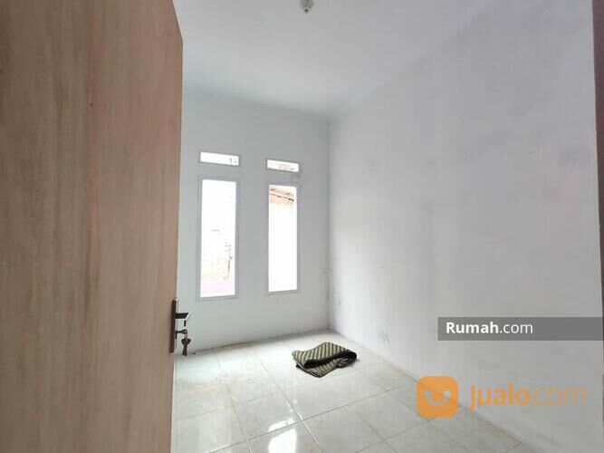 Rumah baru, strategis bebas banjir lingkungan asri