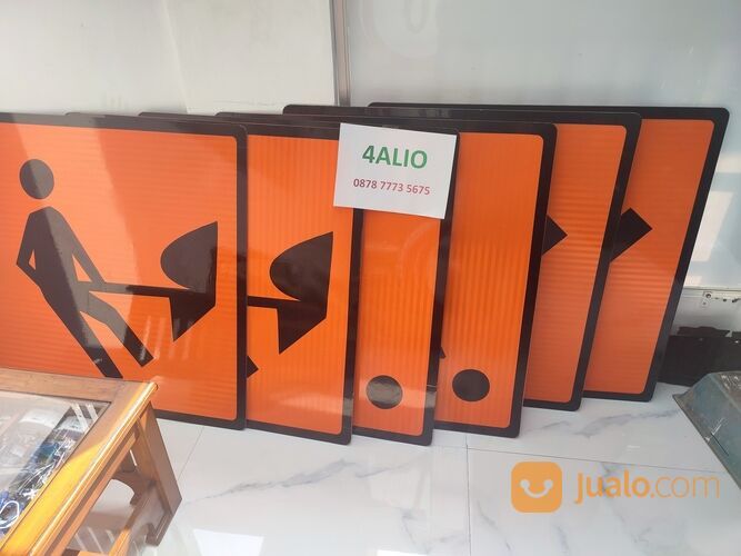 Rambu lalu lintas 90cm HIP dan ACP