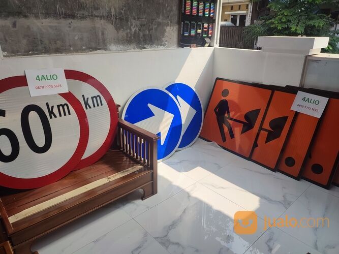 Rambu lalu lintas 90cm HIP dan ACP