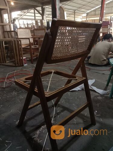 Kursi lipat rotan
