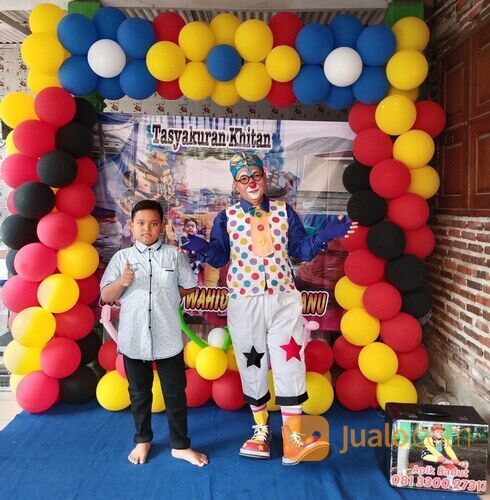 Badut sulap humor Om Apik