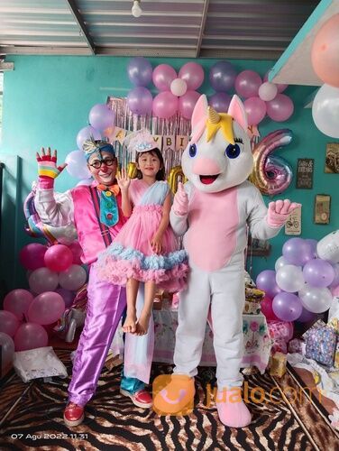 Badut sulap humor Om Apik