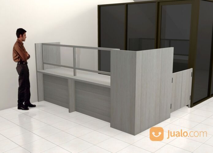 Meja Resepsionis Dengan Pintu Koboi