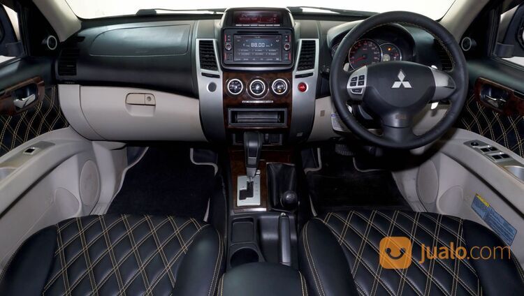 Mitsubishi Pajero Sport 2.5 Dakar 4x4 AT 2014 Hitam