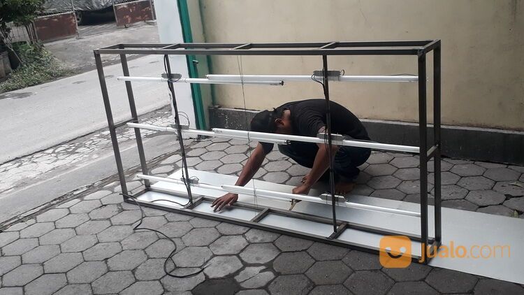 spesialis bengkel neon box pembuatan perbaikan ganti gambar lampu papan nama reklame di Soloraya