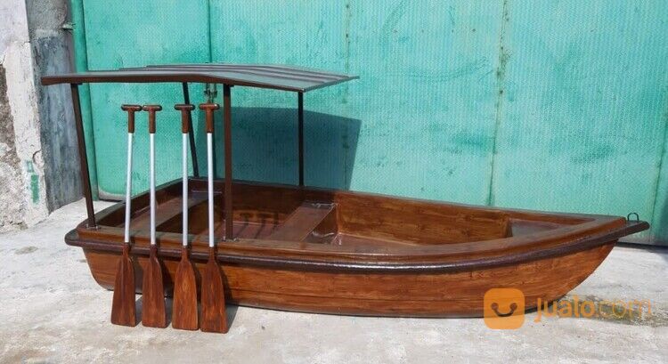 perahu sampan fiberglass atau perahu dayung