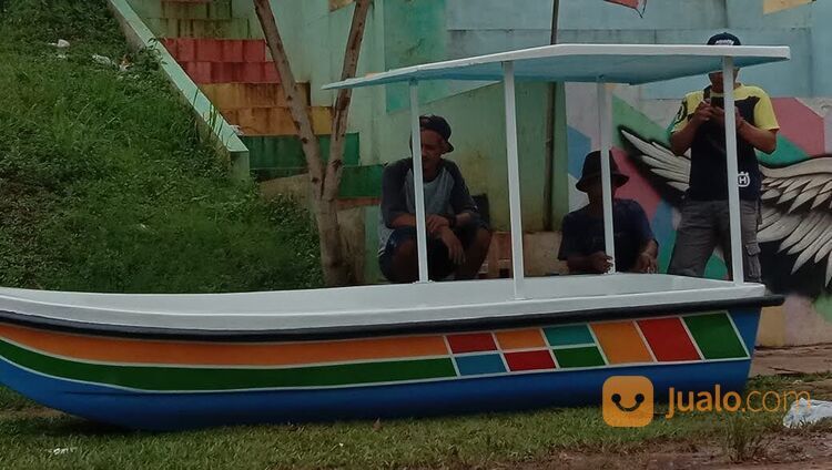 perahu sampan dayung atau perahu dayung fiberglass